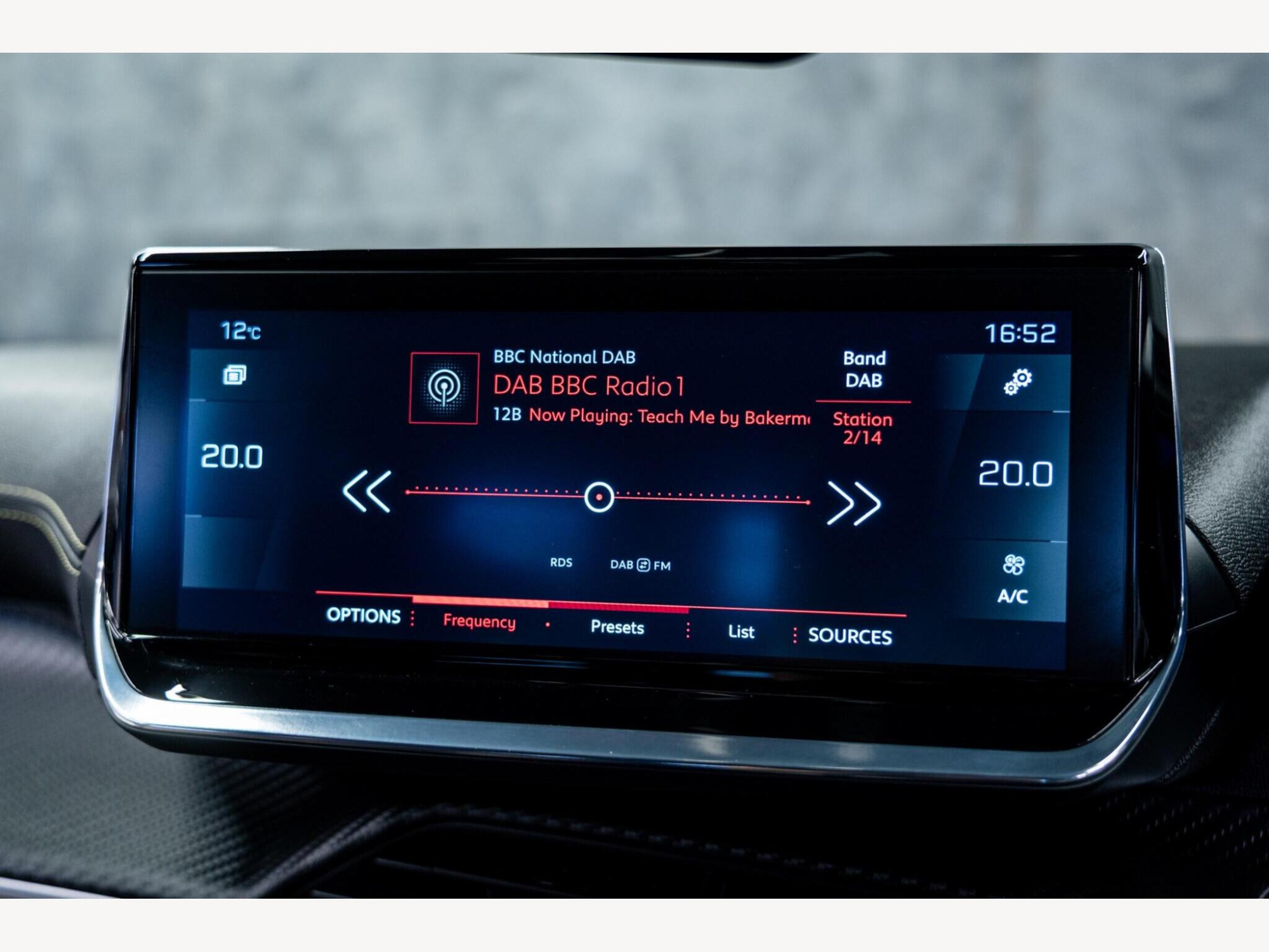 2020 Peugeot 2008 image 27