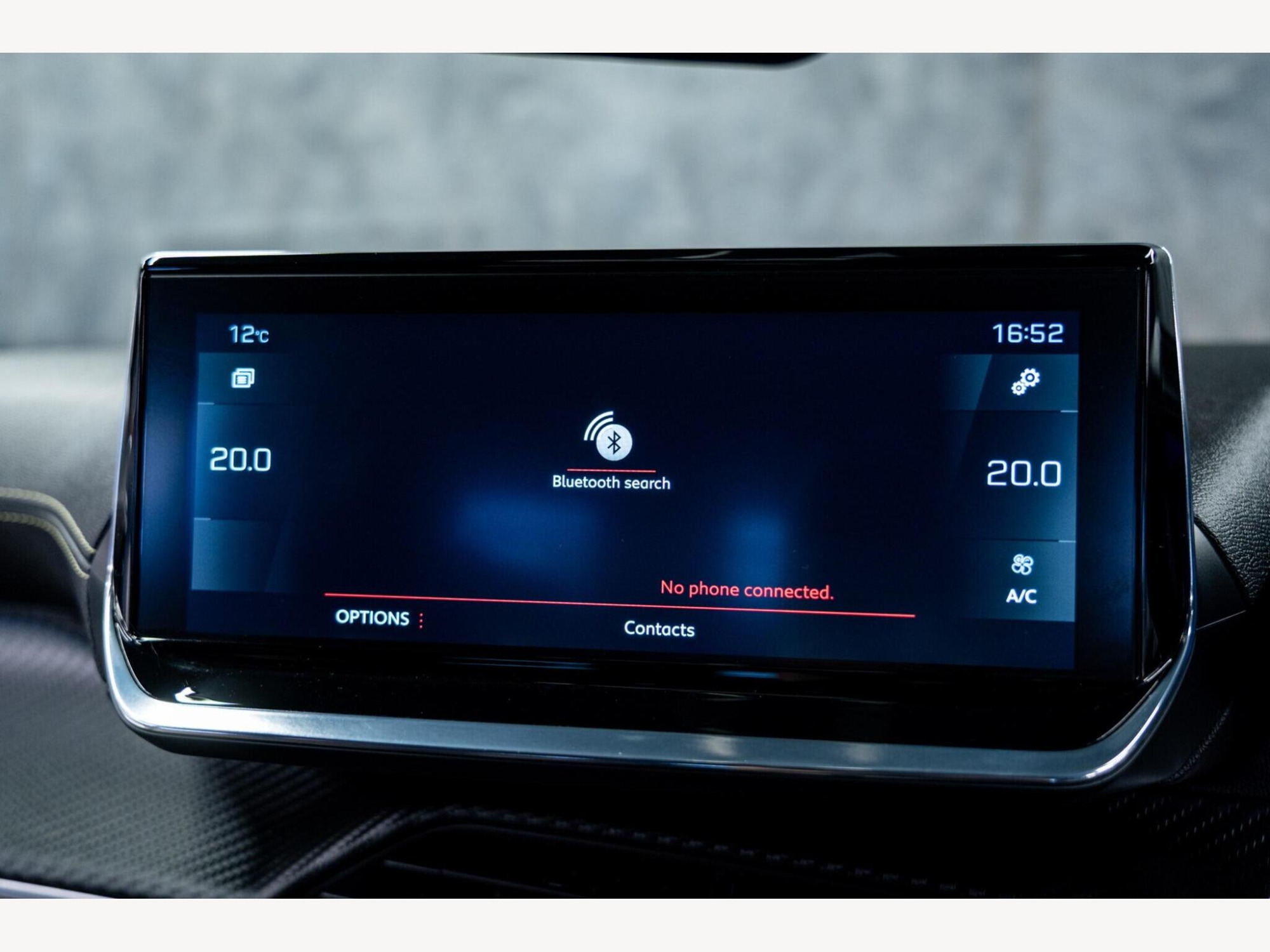 2020 Peugeot 2008 image 26