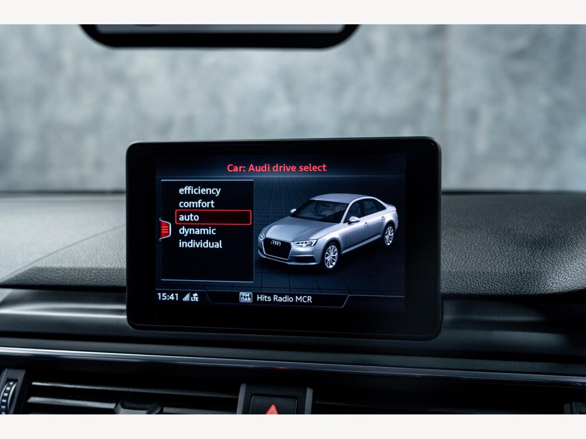 2017 Audi A4 image 18