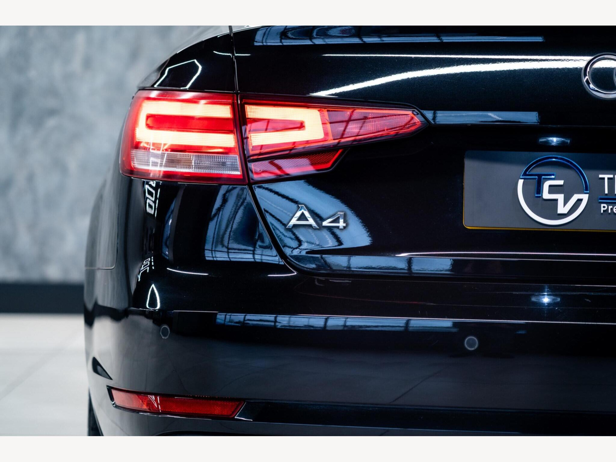 2017 Audi A4 image 11