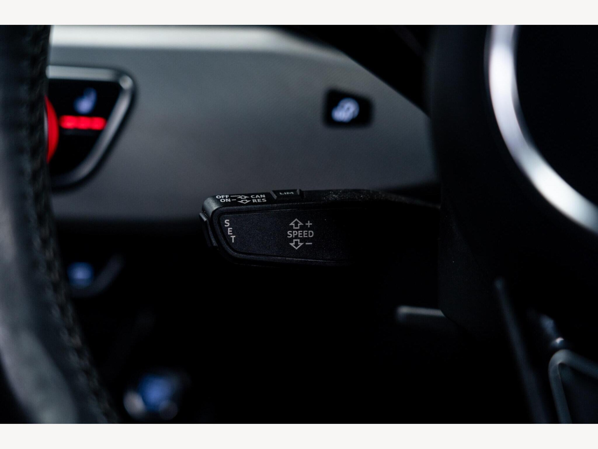 2017 Audi A4 image 31