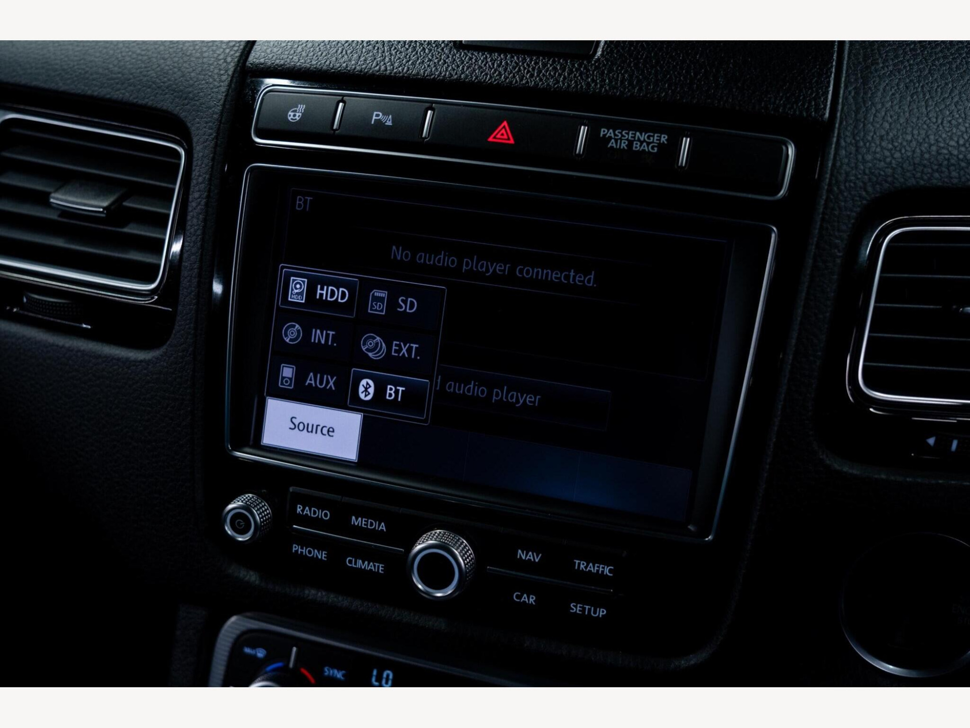 2016 Volkswagen Touareg image 23