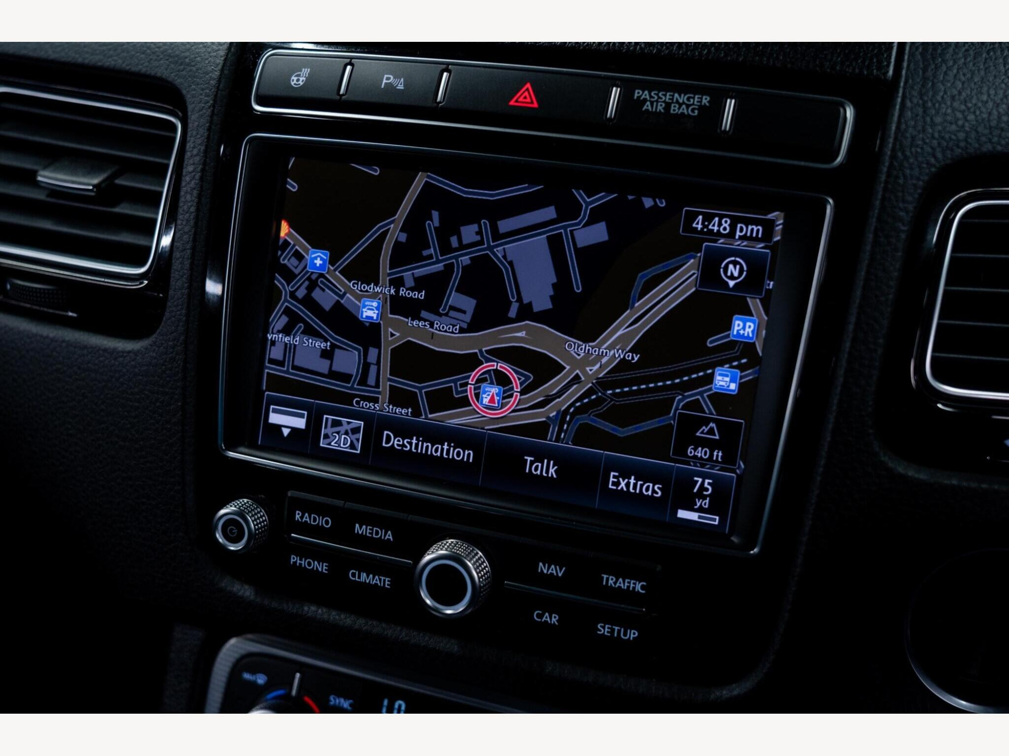 2016 Volkswagen Touareg image 20