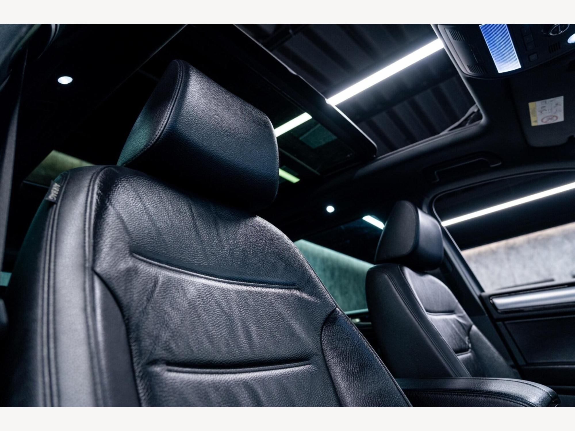 2016 Volkswagen Touareg image 35