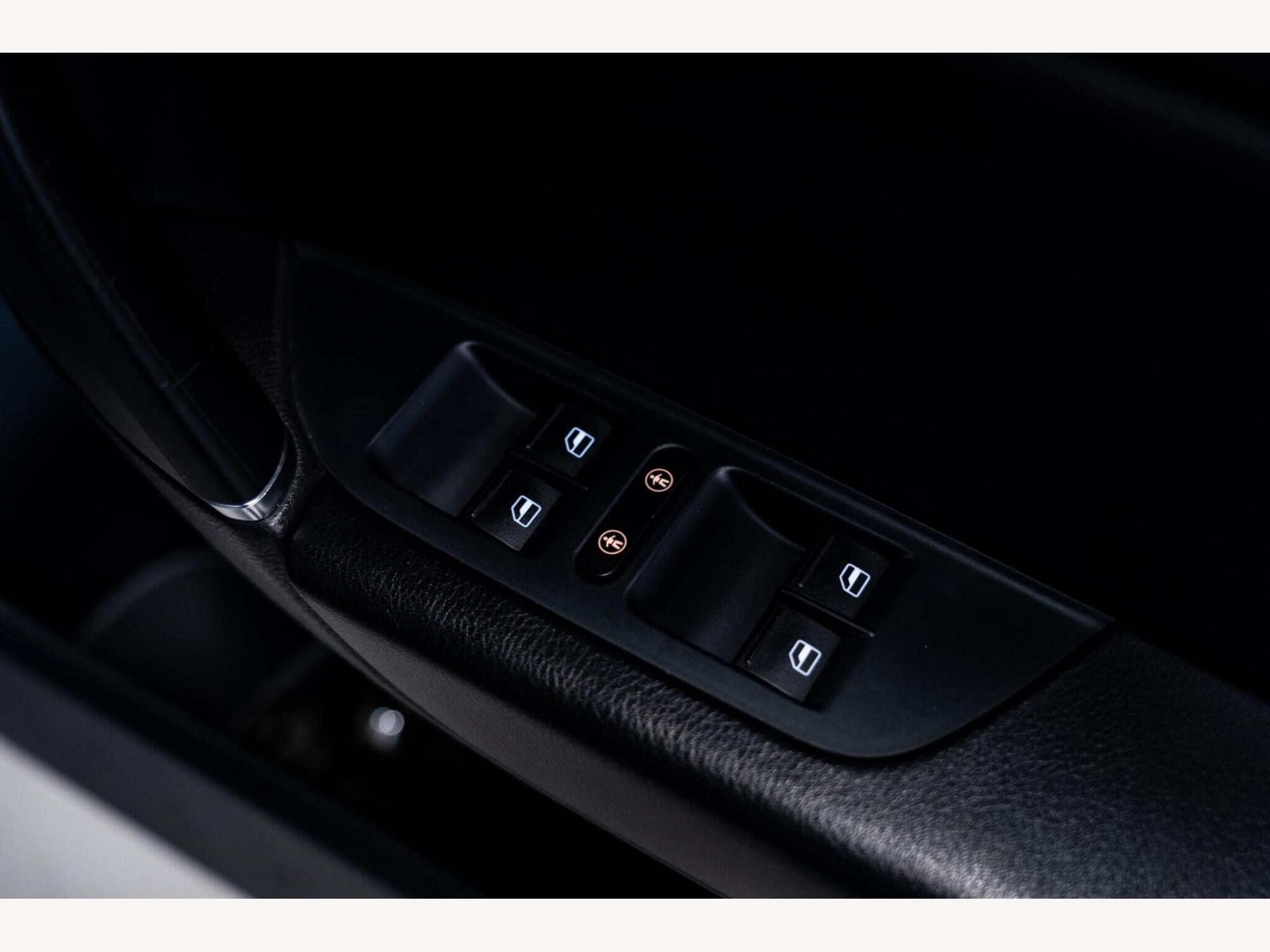 2016 Volkswagen Touareg image 33