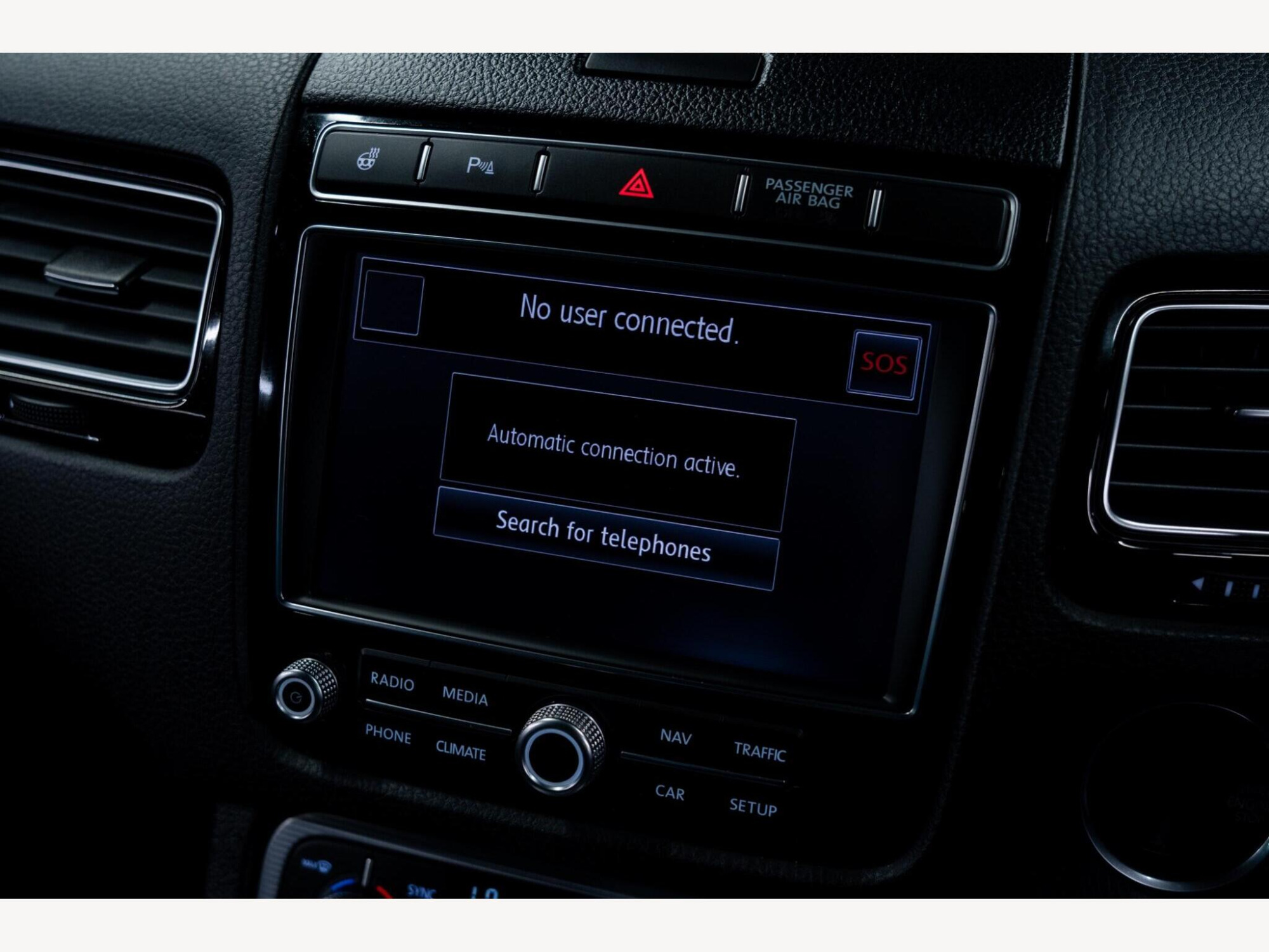 2016 Volkswagen Touareg image 25