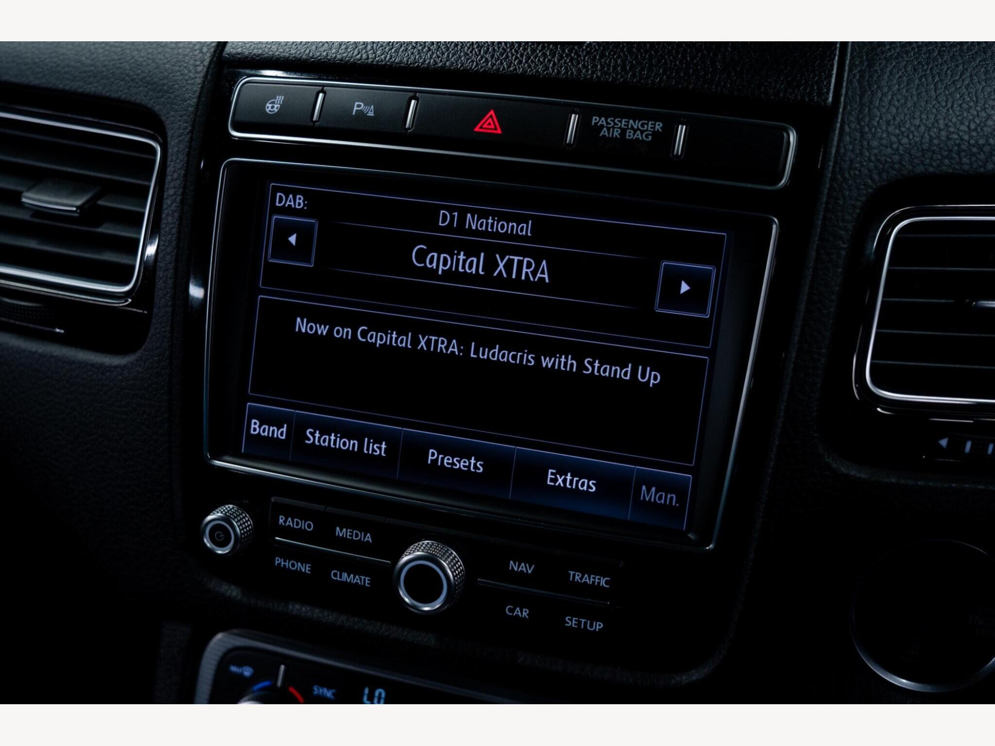 2016 Volkswagen Touareg image 26