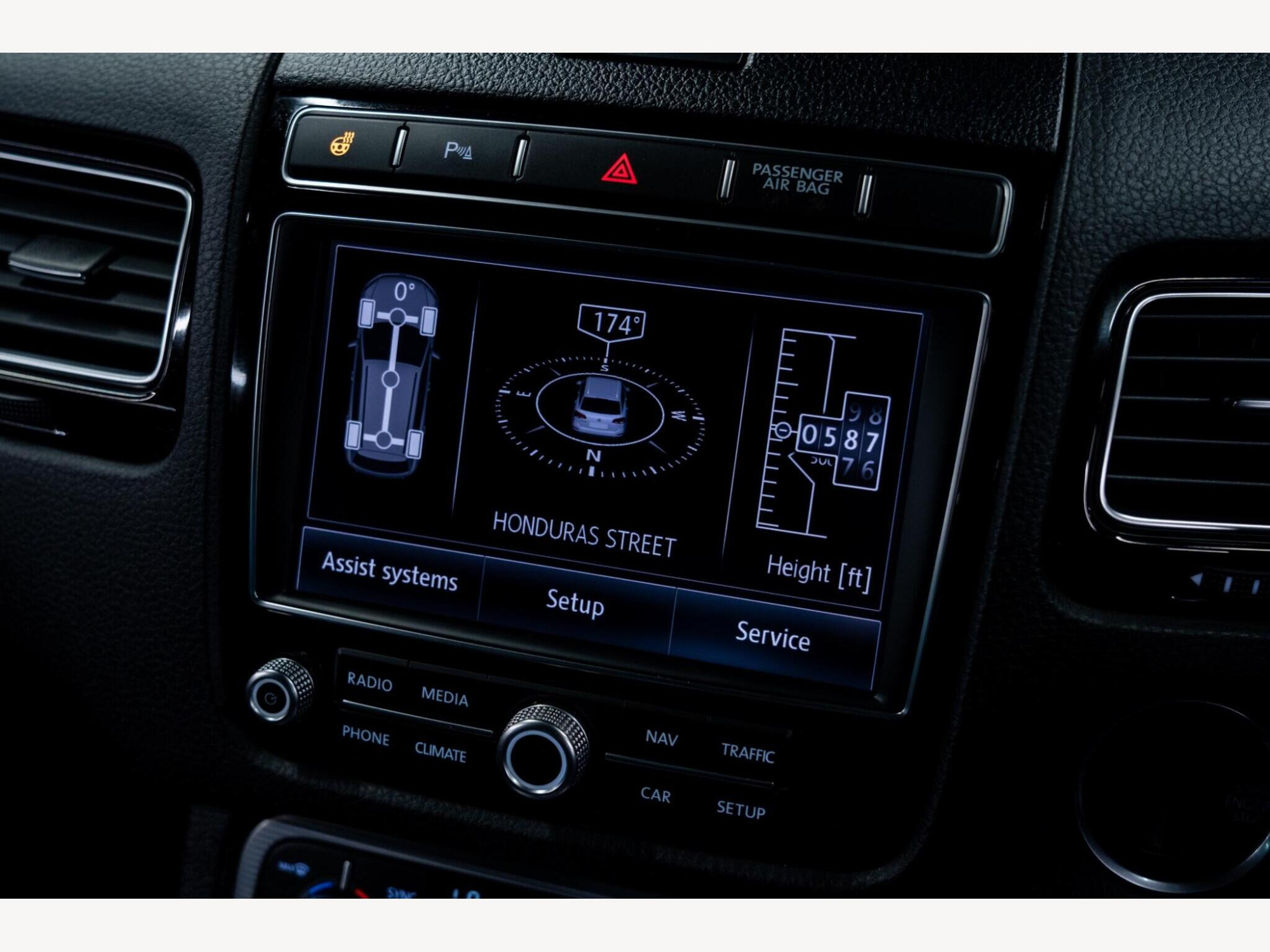 2016 Volkswagen Touareg image 21