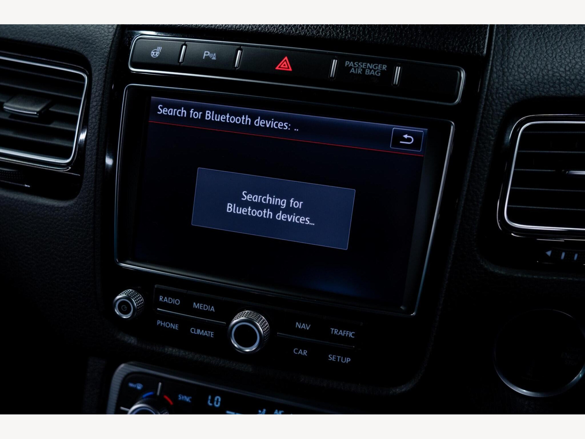 2016 Volkswagen Touareg image 24