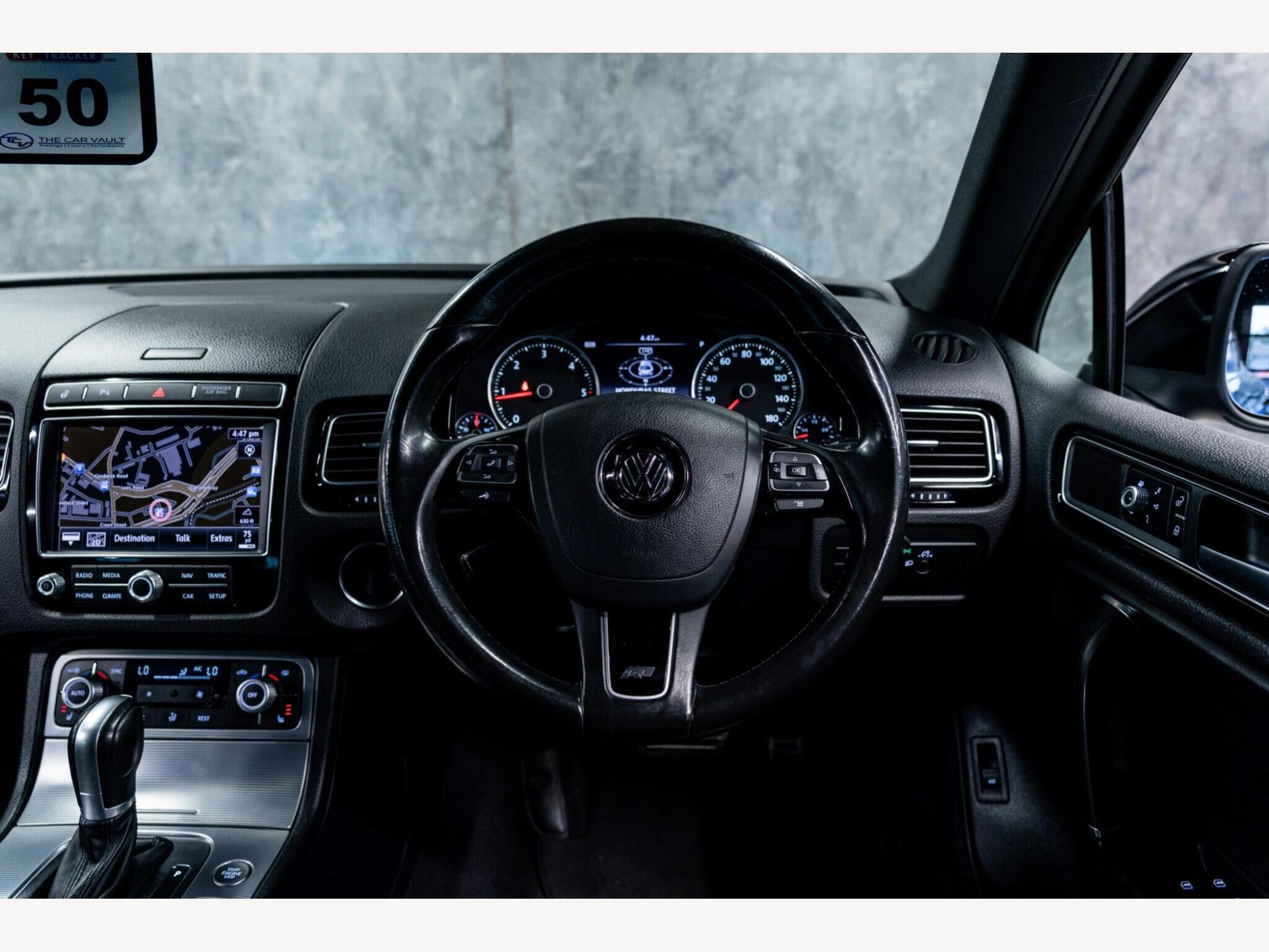 2016 Volkswagen Touareg image 16