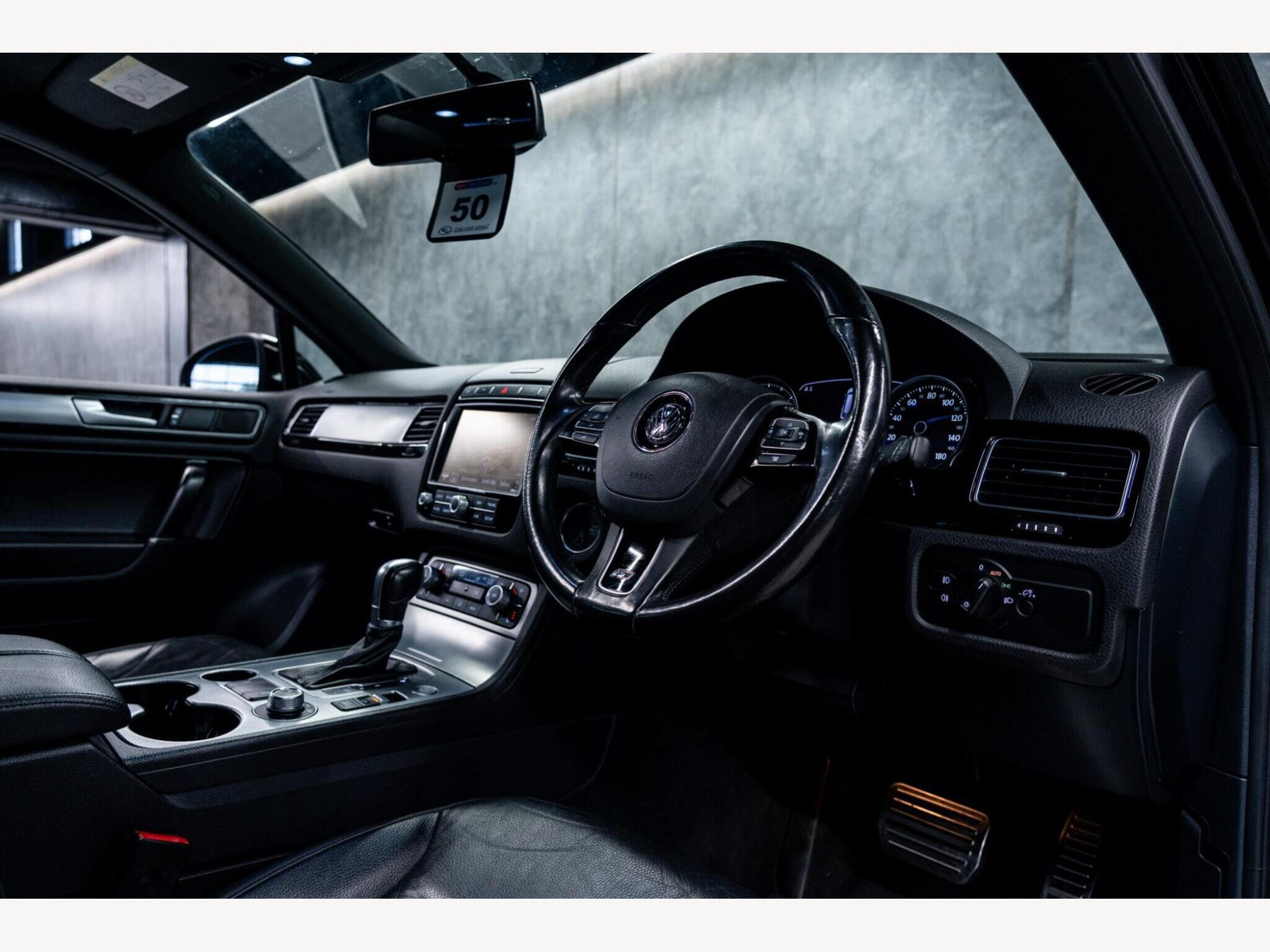 2016 Volkswagen Touareg image 19