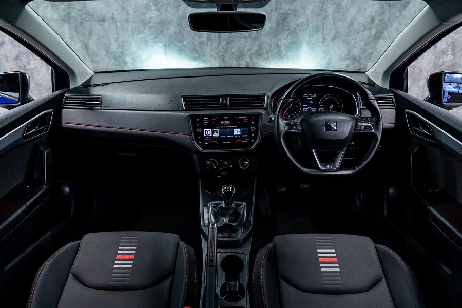 SEAT Ibiza photo 2