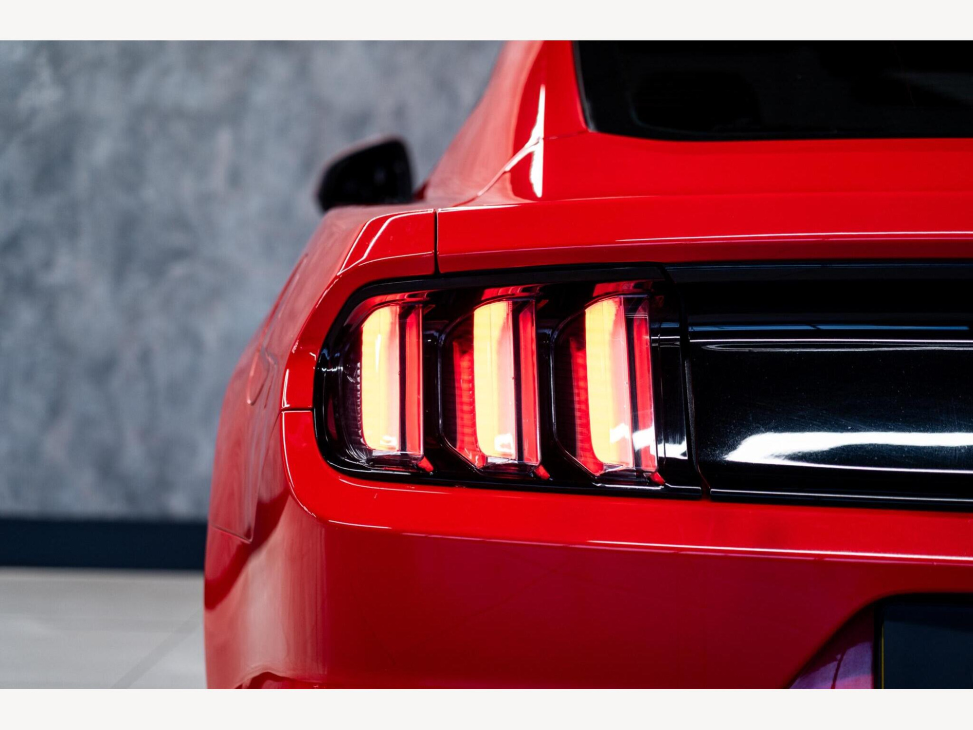 2017 Ford Mustang image 13