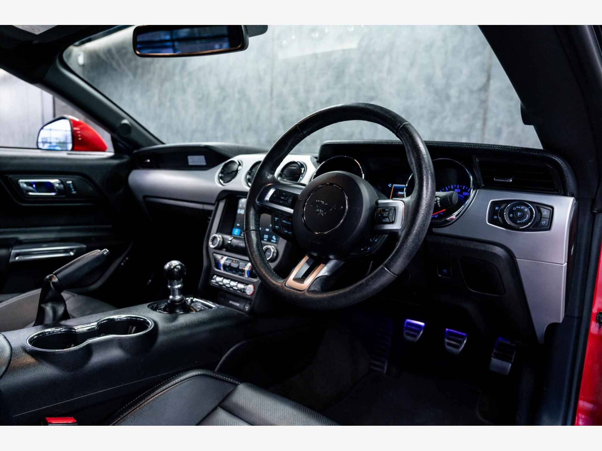 2017 Ford Mustang image 16