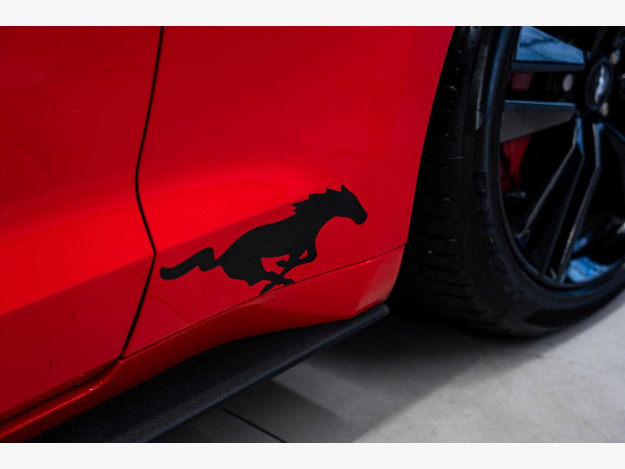 2017 Ford Mustang image 12