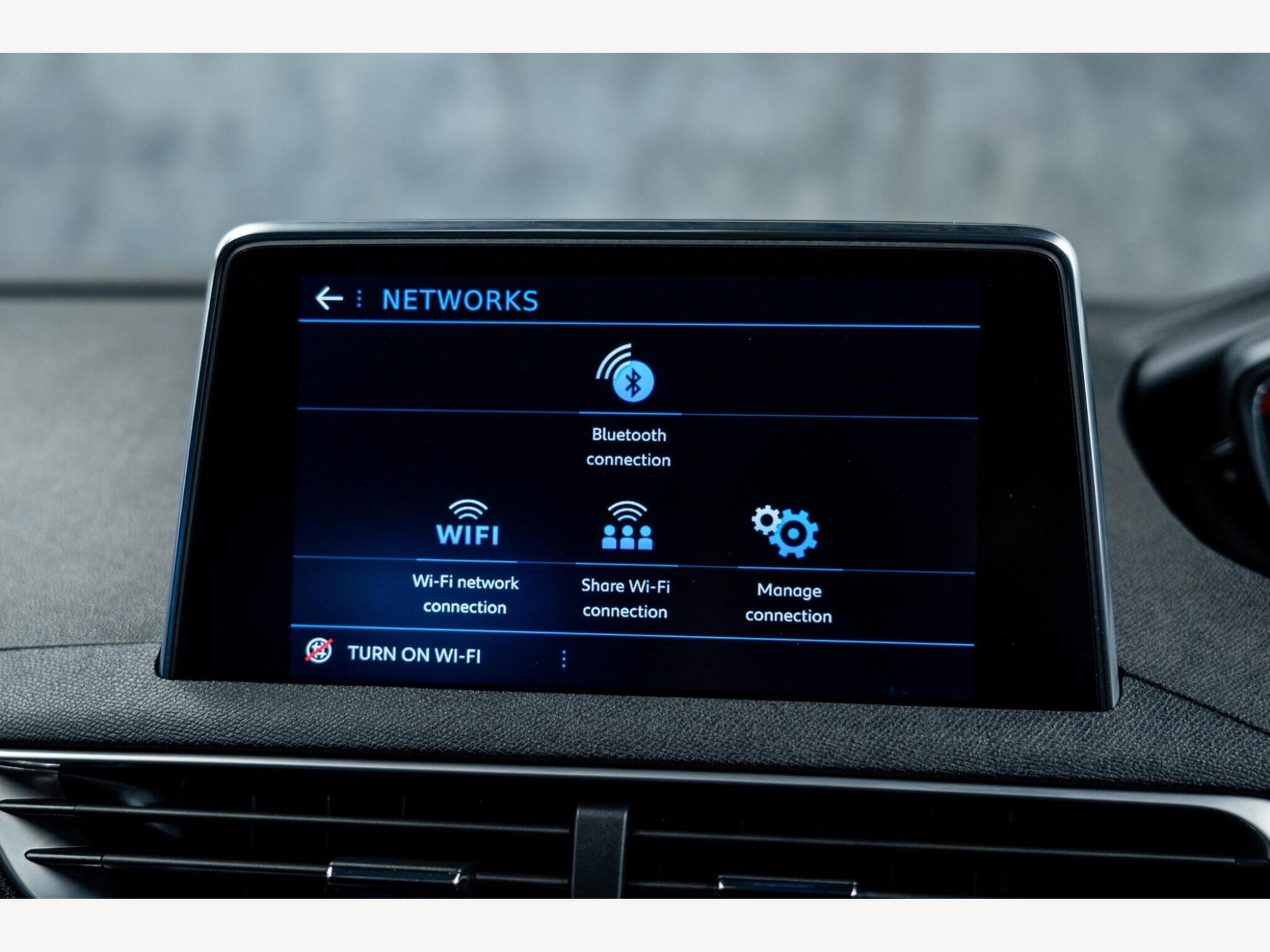 2017 Peugeot 3008 image 24