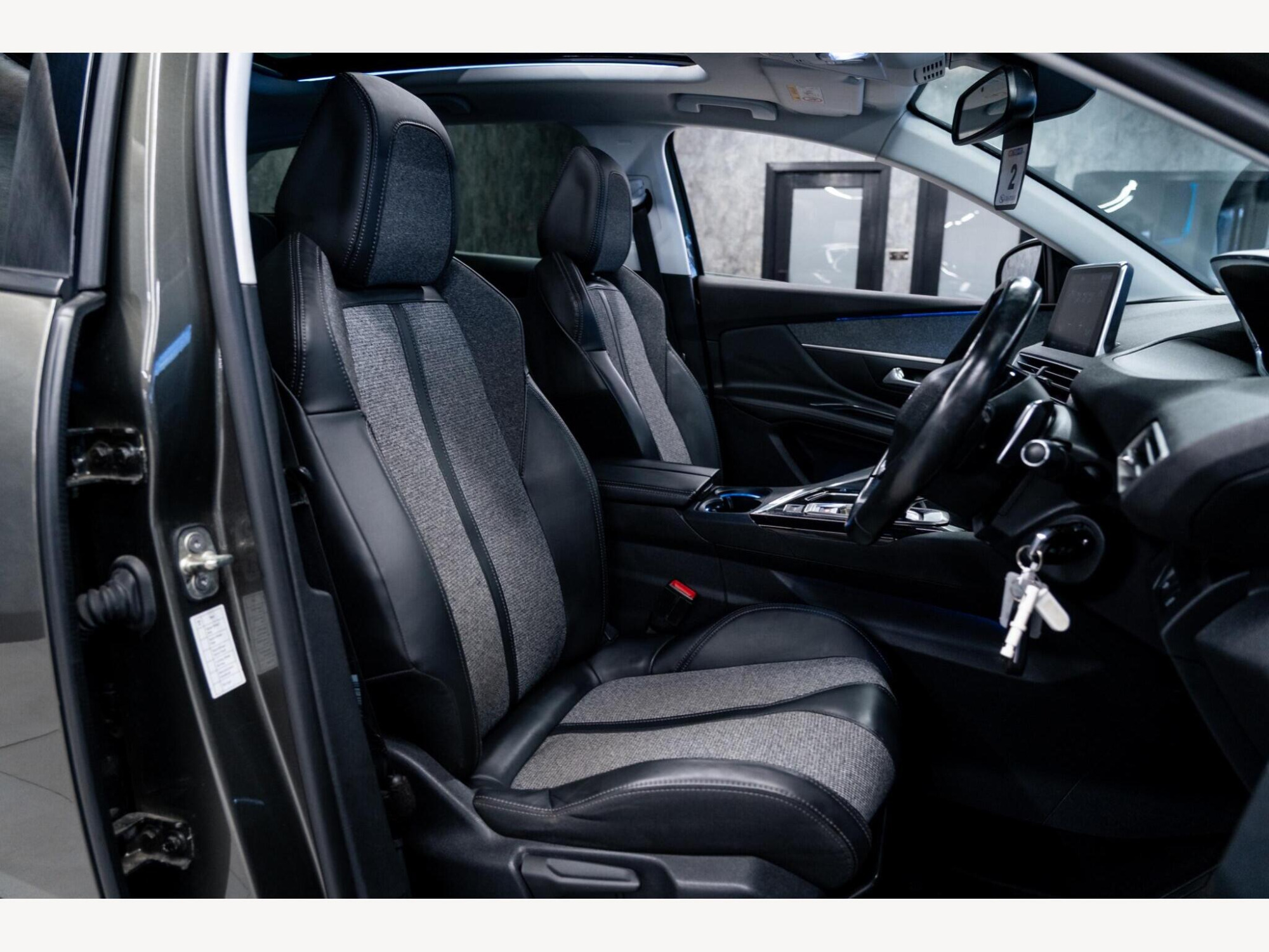 2017 Peugeot 3008 image 39