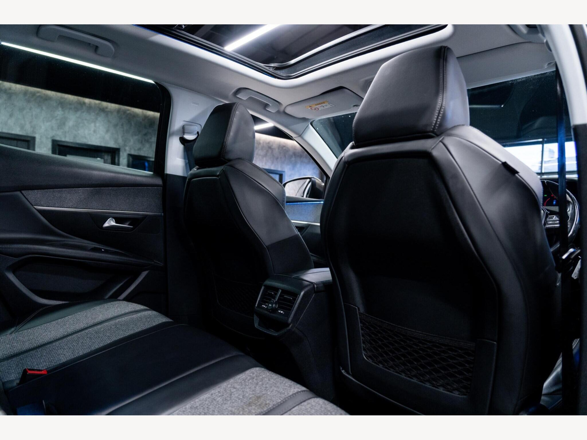 2017 Peugeot 3008 image 40