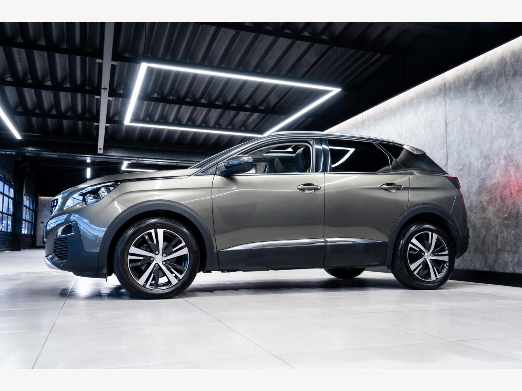 2017 Peugeot 3008 image 9