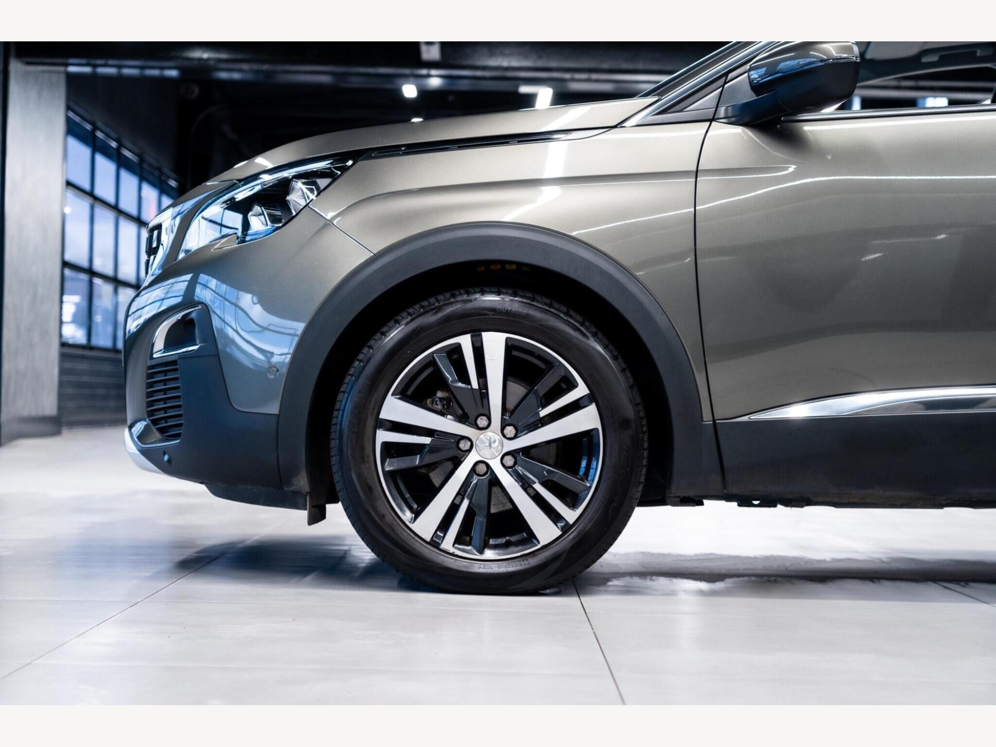 2017 Peugeot 3008 image 15
