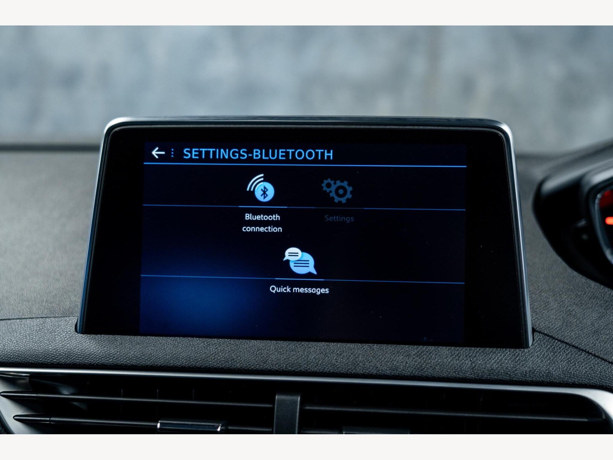 2017 Peugeot 3008 image 28