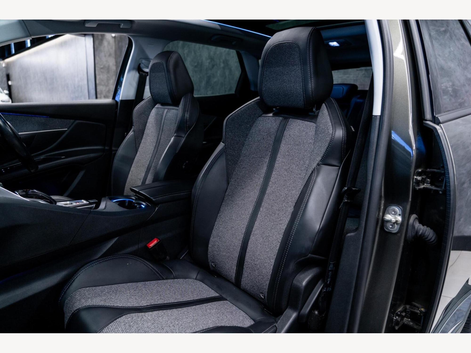 2017 Peugeot 3008 image 41