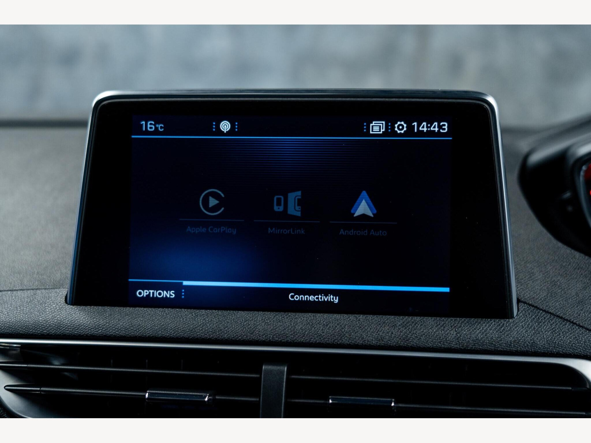 2017 Peugeot 3008 image 25
