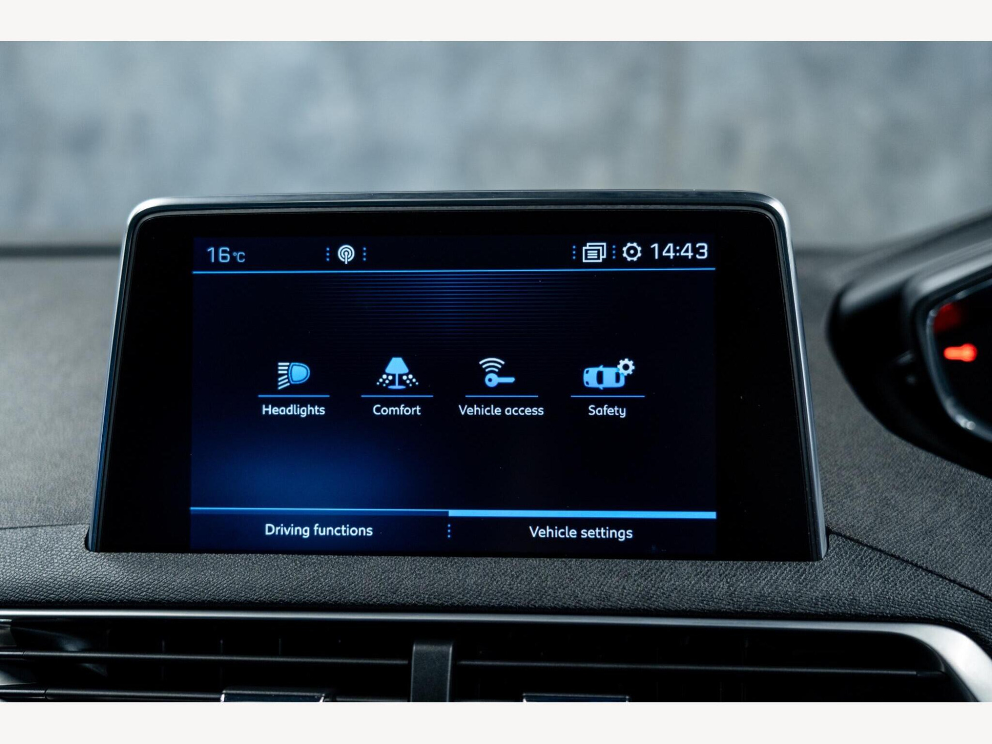 2017 Peugeot 3008 image 26