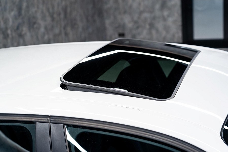 BMW 1 Series photo 2