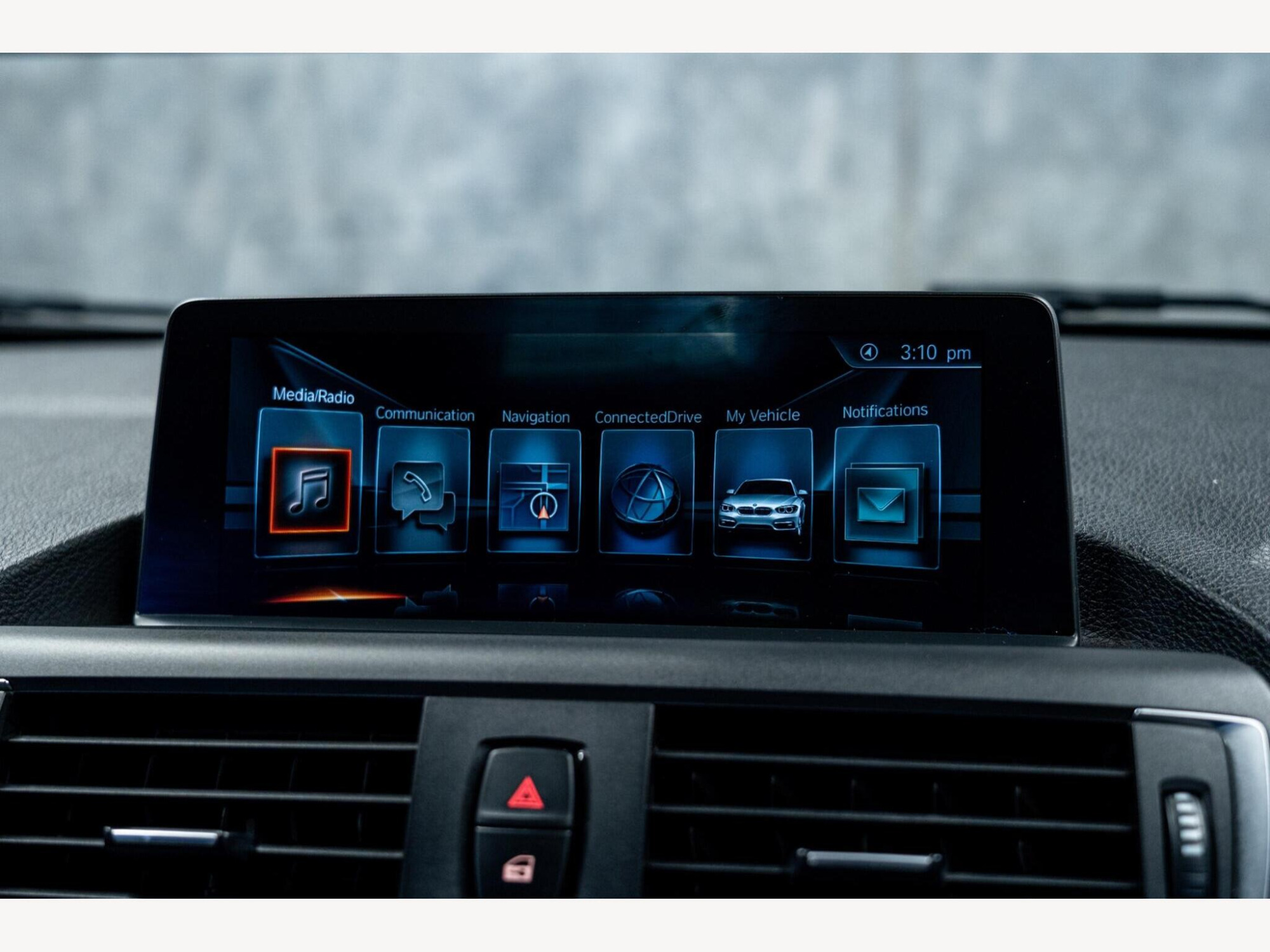 2016 BMW 1 Series image 28