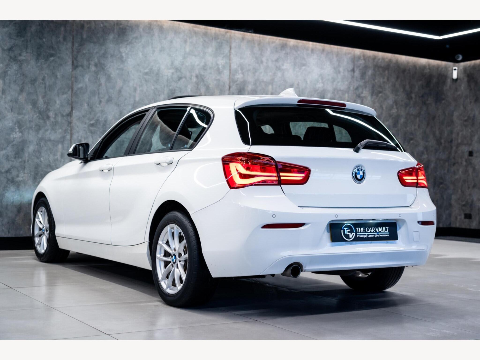 2016 BMW 1 Series image 6
