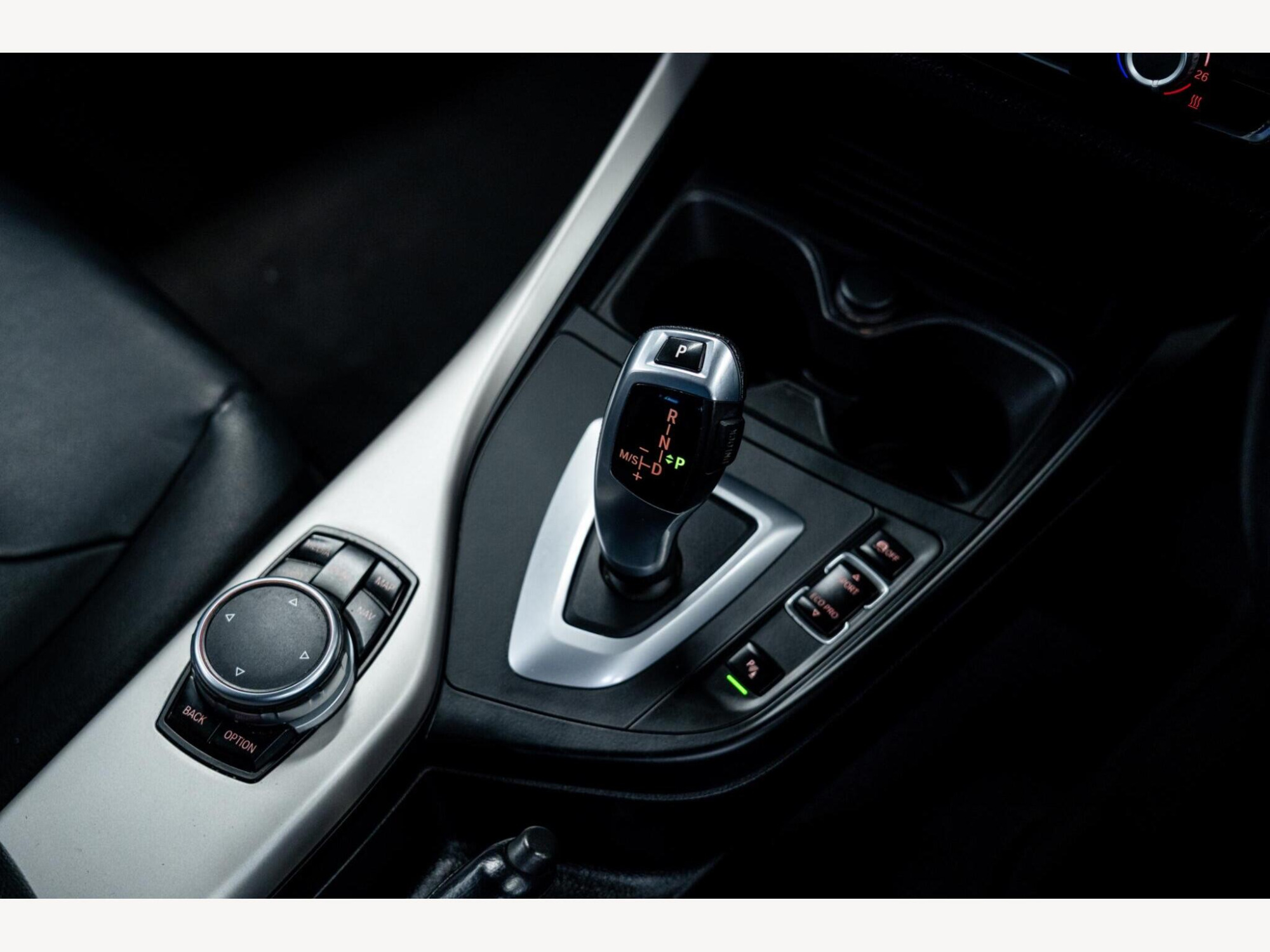 2016 BMW 1 Series image 36