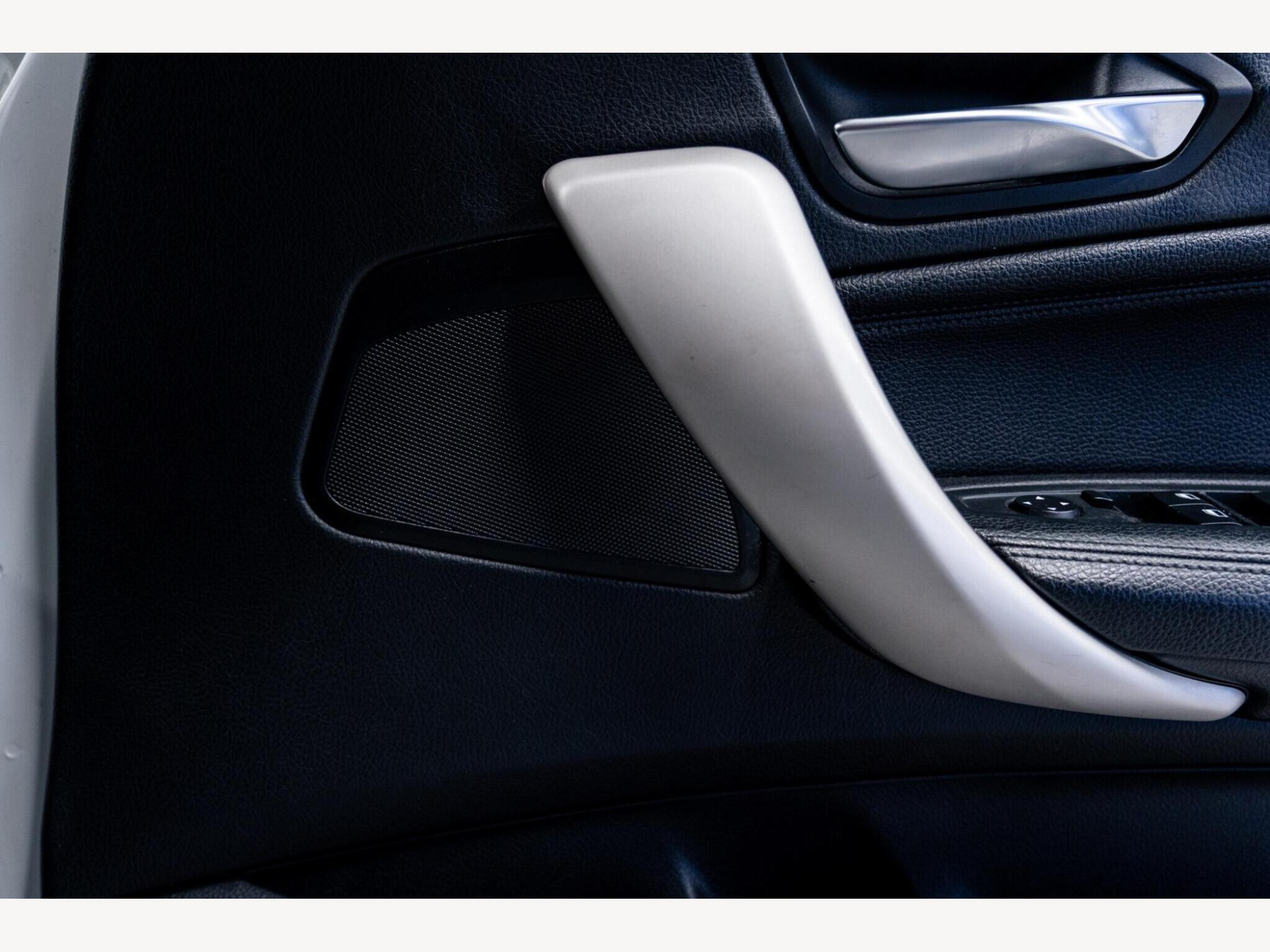 2016 BMW 1 Series image 38