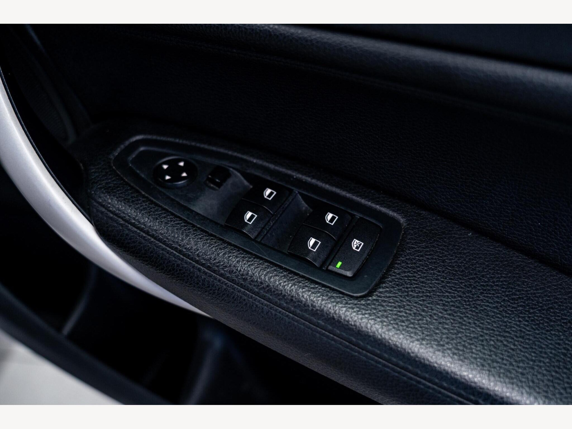 2016 BMW 1 Series image 37
