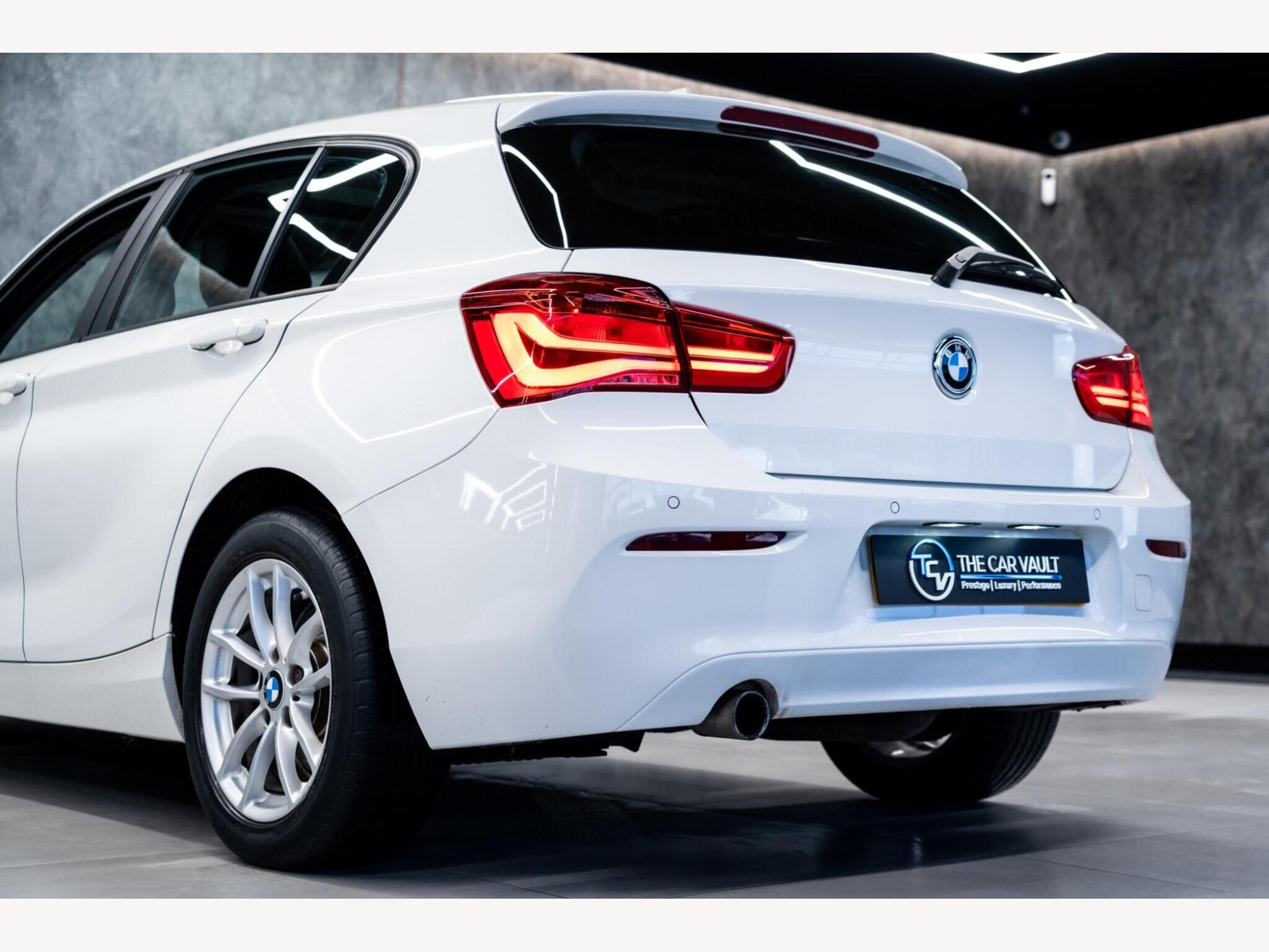 2016 BMW 1 Series image 13