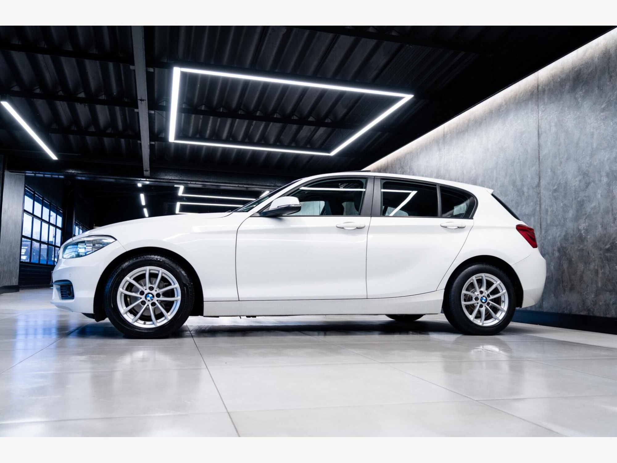 2016 BMW 1 Series image 9