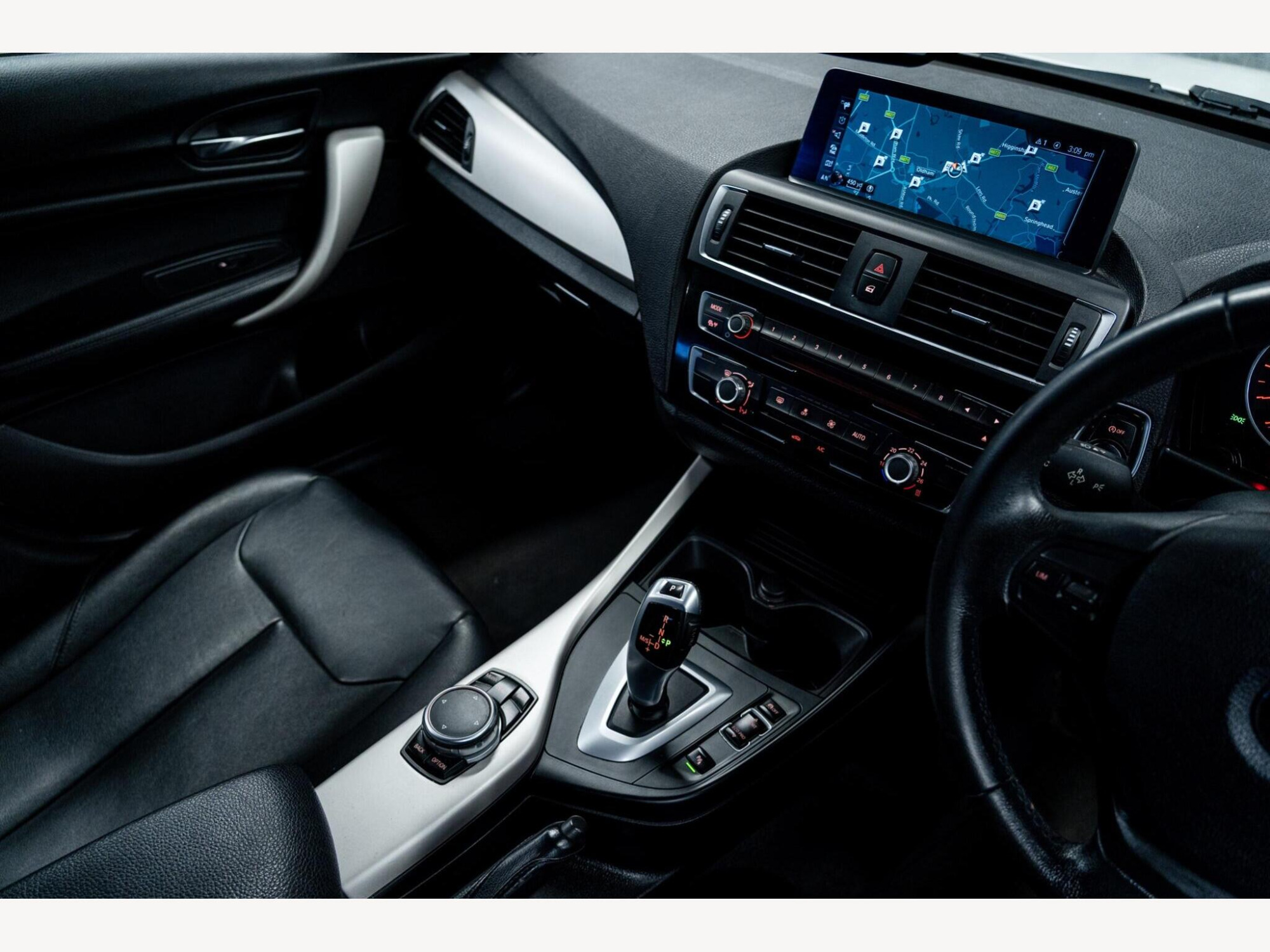 2016 BMW 1 Series image 34