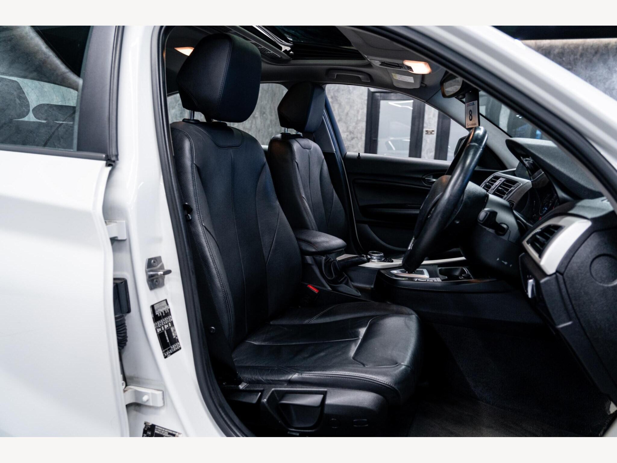 2016 BMW 1 Series image 41