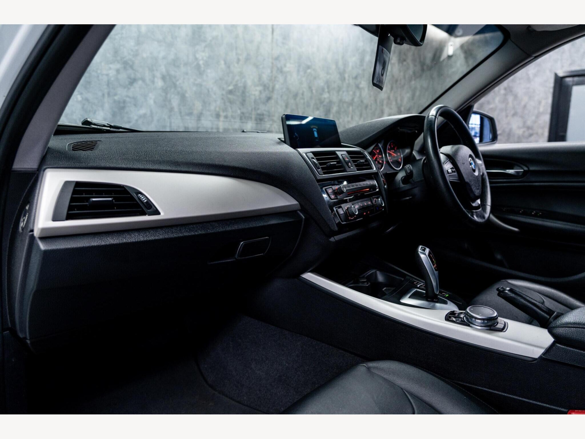 2016 BMW 1 Series image 39