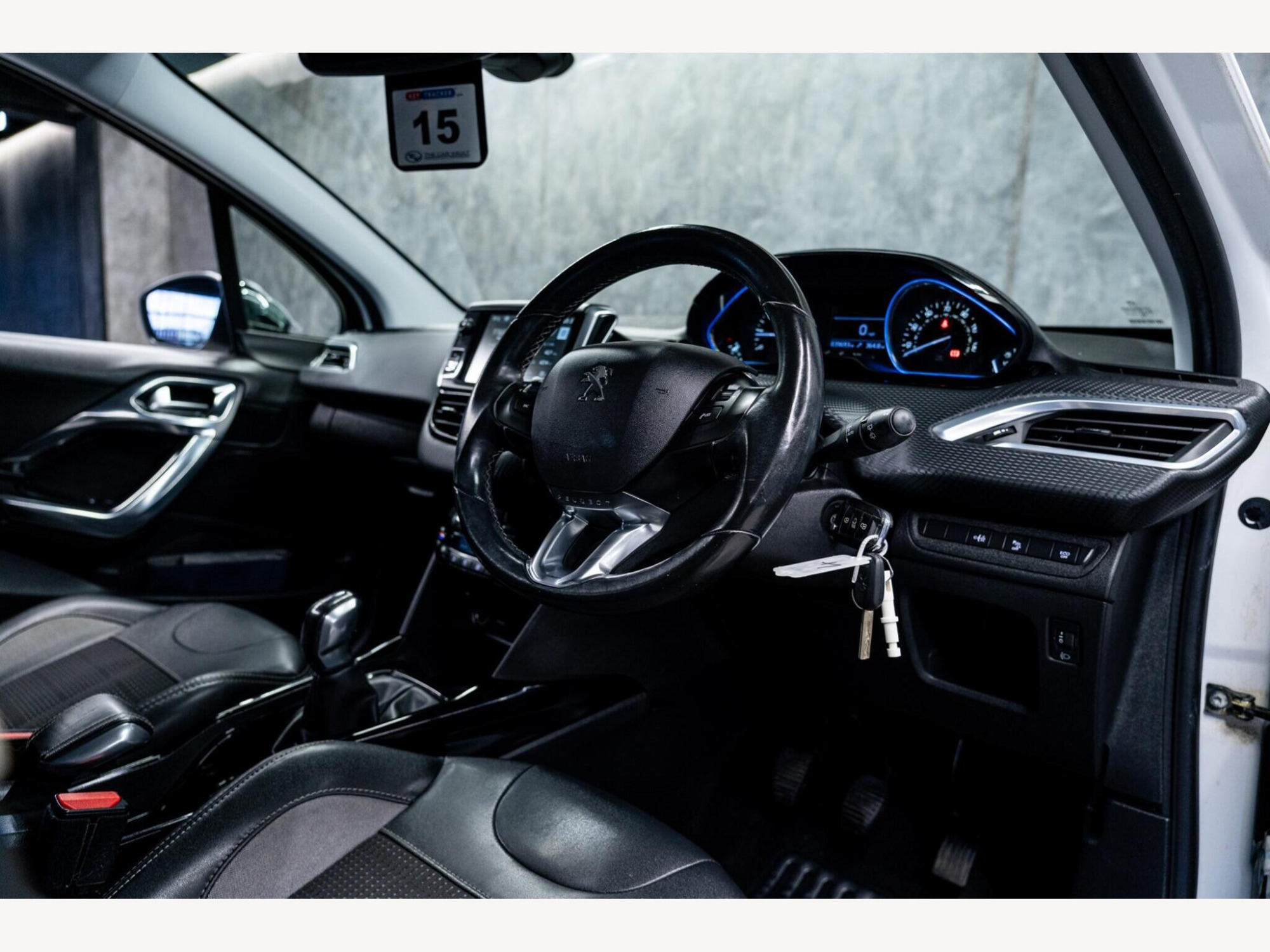 2016 Peugeot 2008 image 2