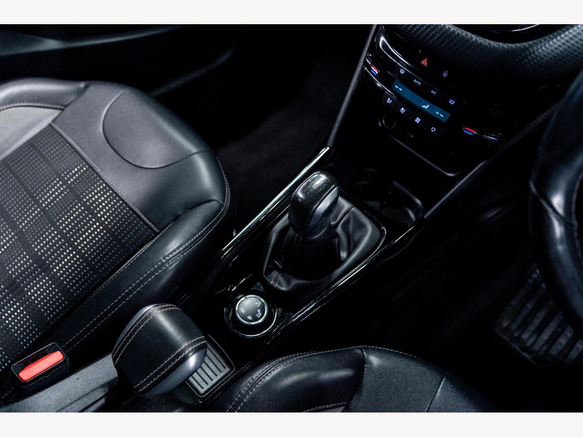 2016 Peugeot 2008 image 33
