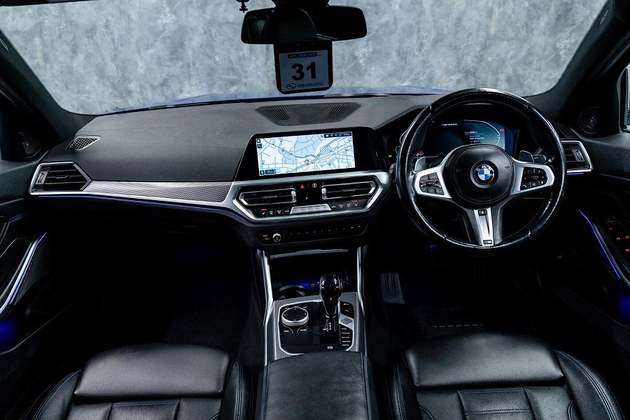 BMW 3 Series photo 2
