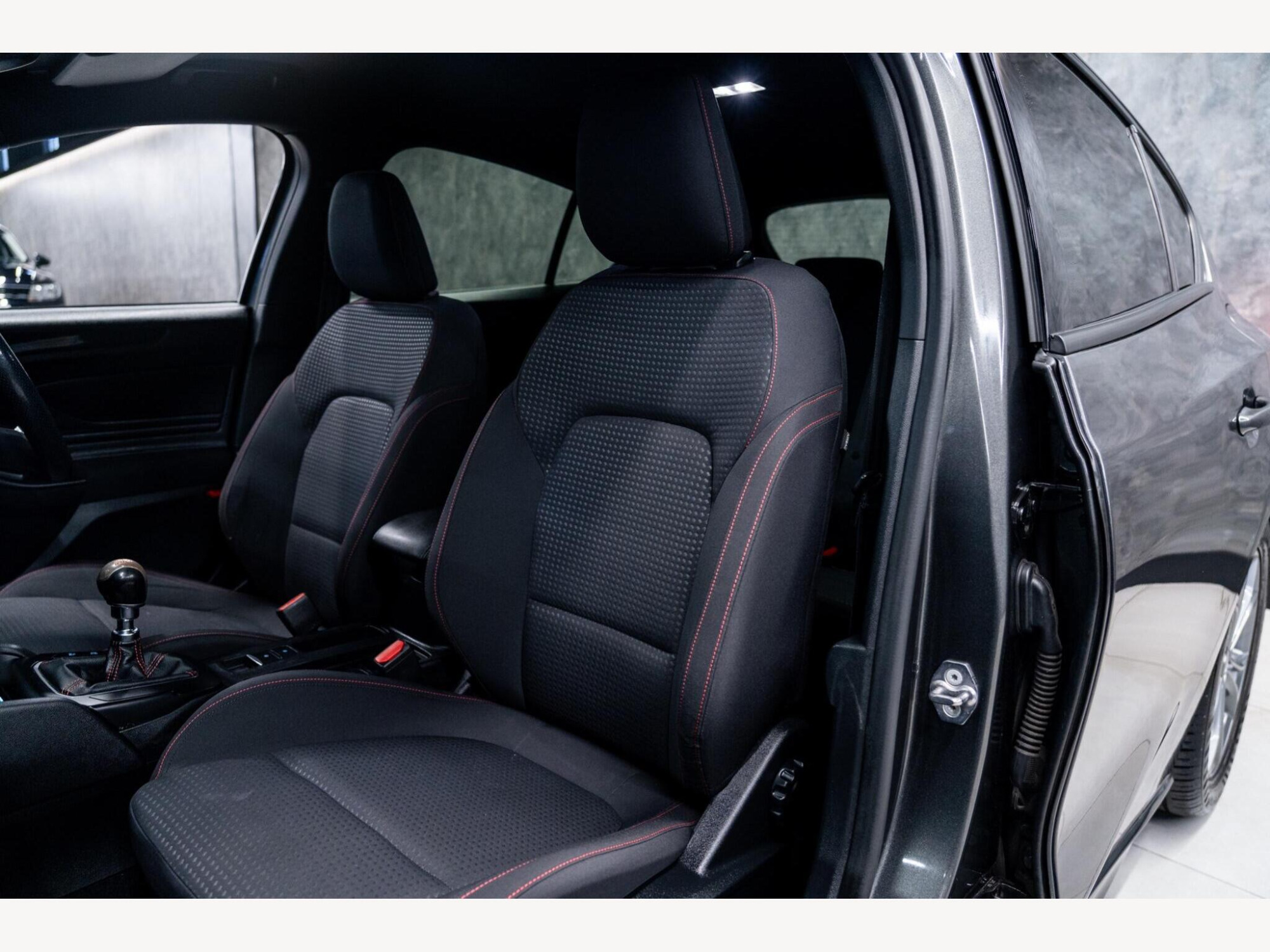 2018 Ford Focus image 39