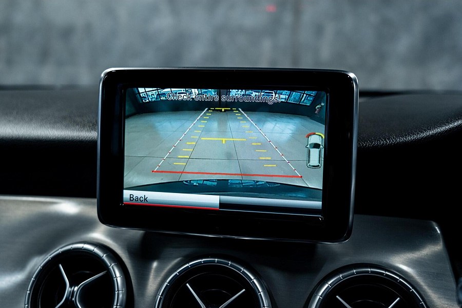 Mercedes-Benz CLA photo 2