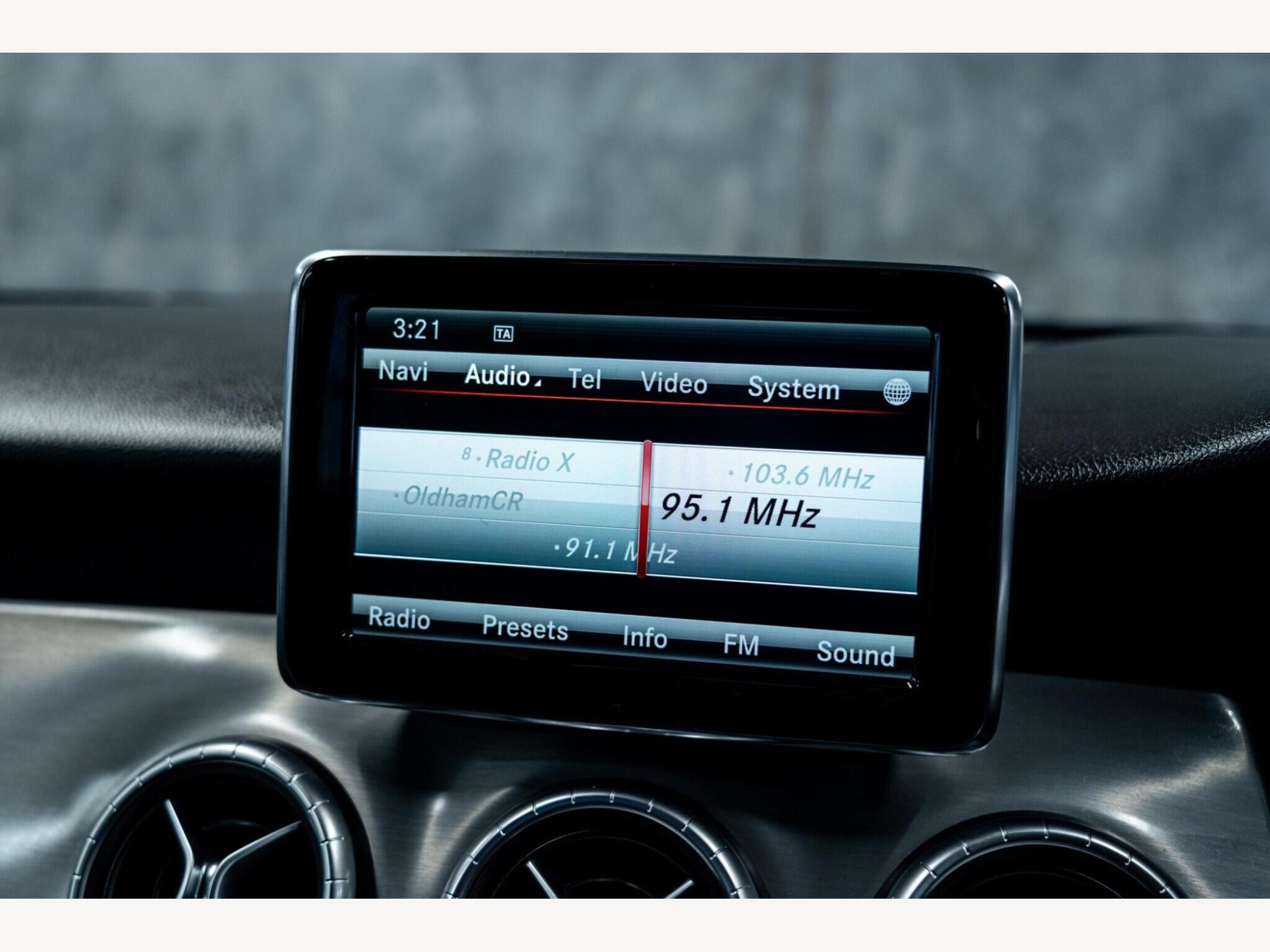 2013 Mercedes-Benz CLA image 23