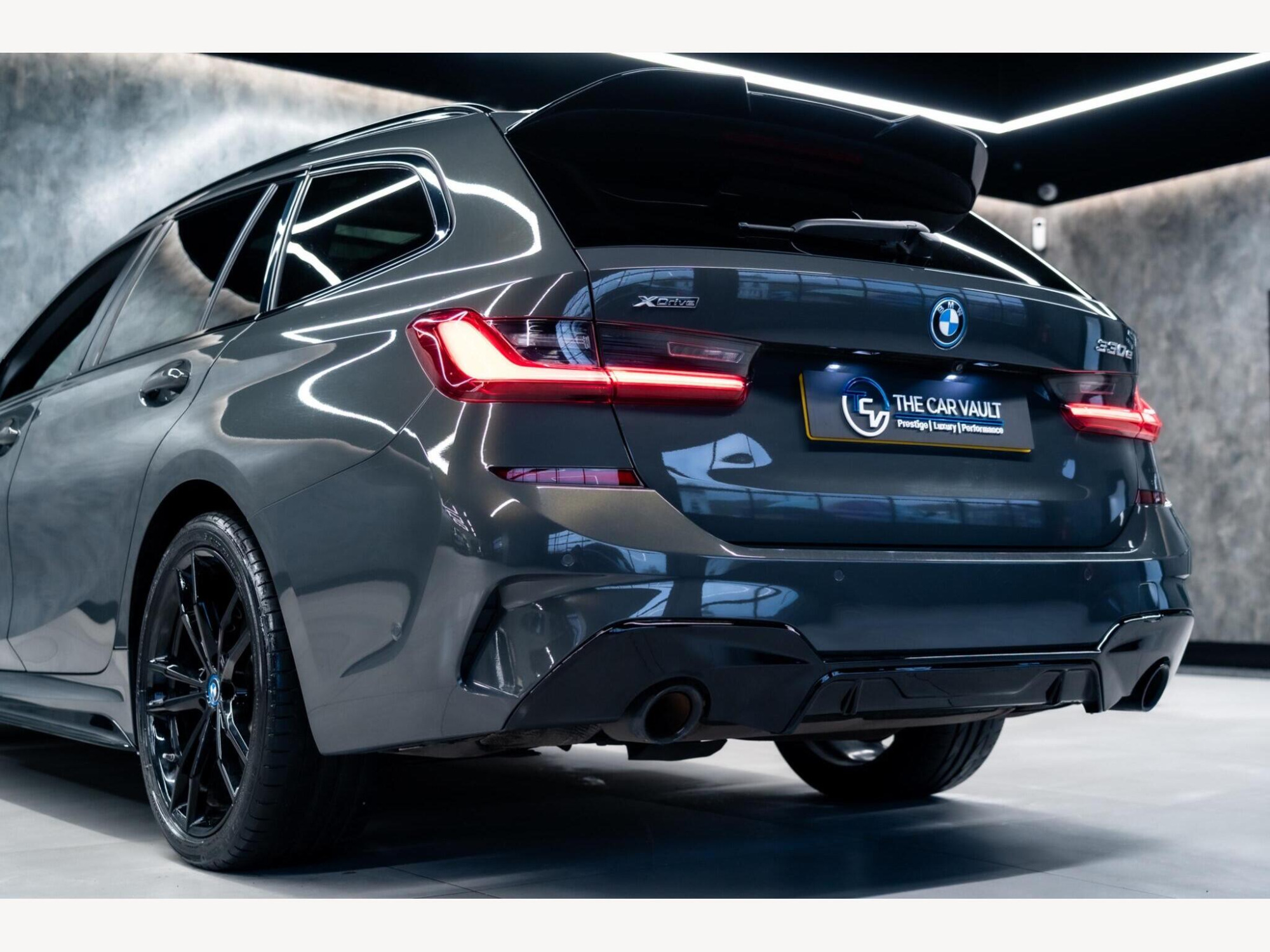 2021 BMW 3 Series image 16