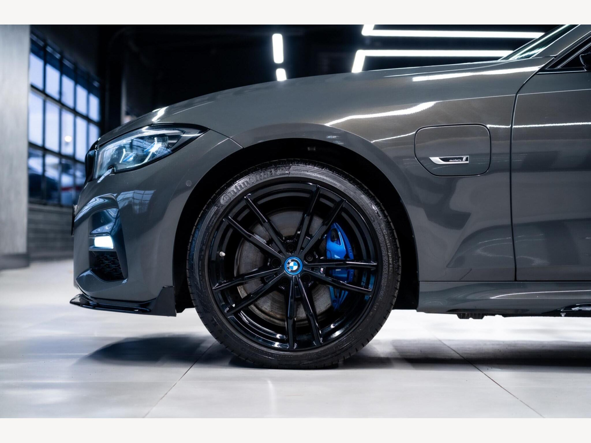 2021 BMW 3 Series image 17