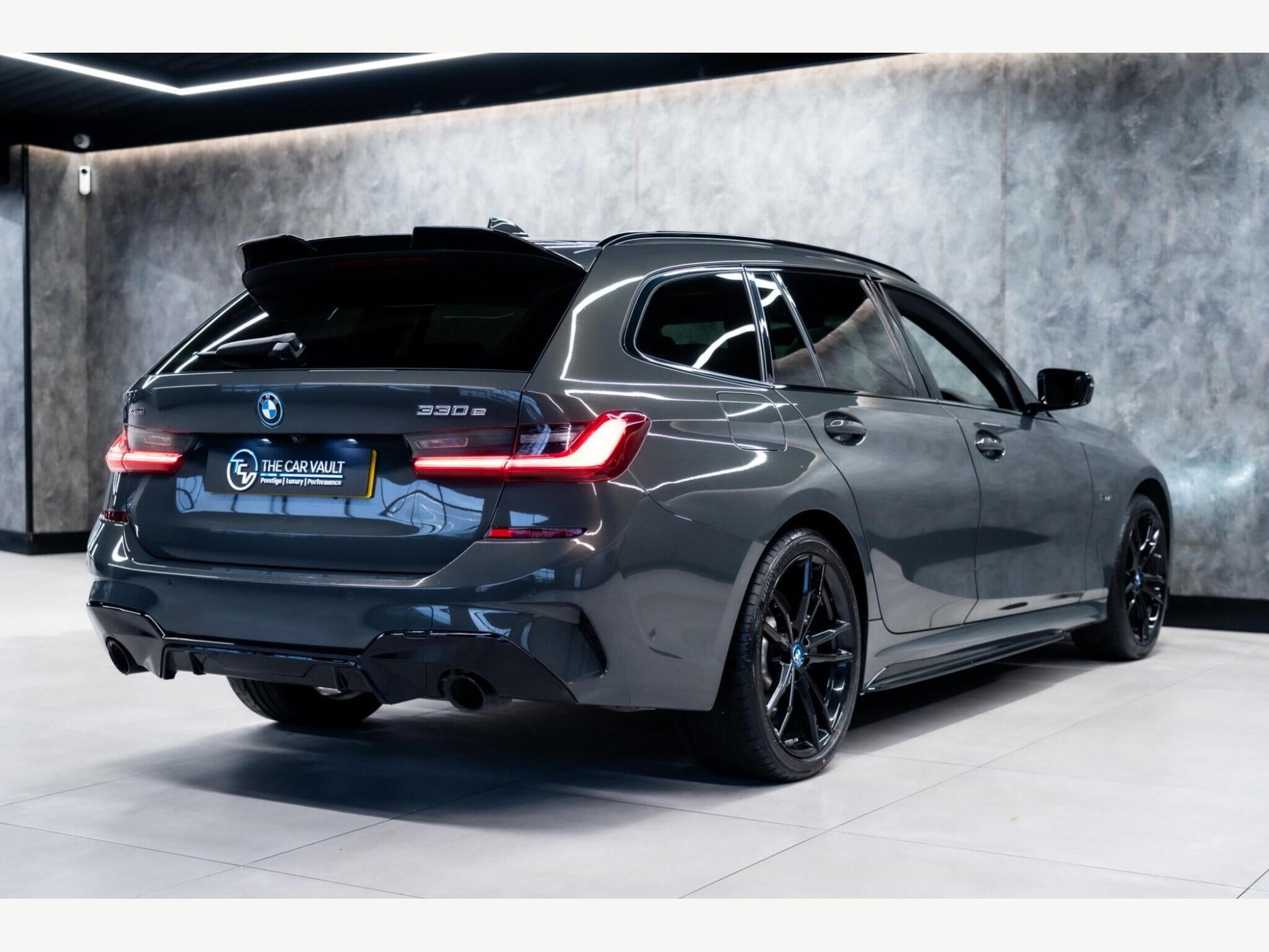 2021 BMW 3 Series image 3