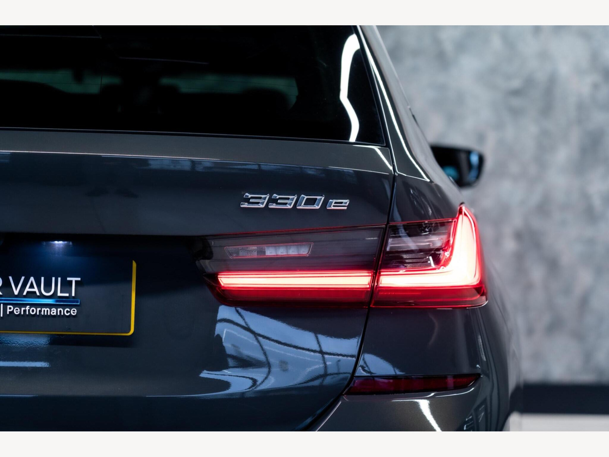 2021 BMW 3 Series image 15