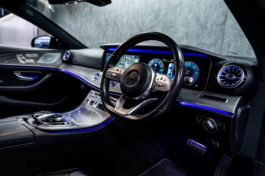 Mercedes-Benz CLS photo 2
